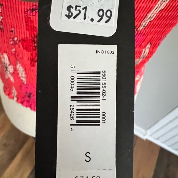 *NWT* Banana Republic fitted smock top with floral design and adjustable straps - Picture 4 of 5